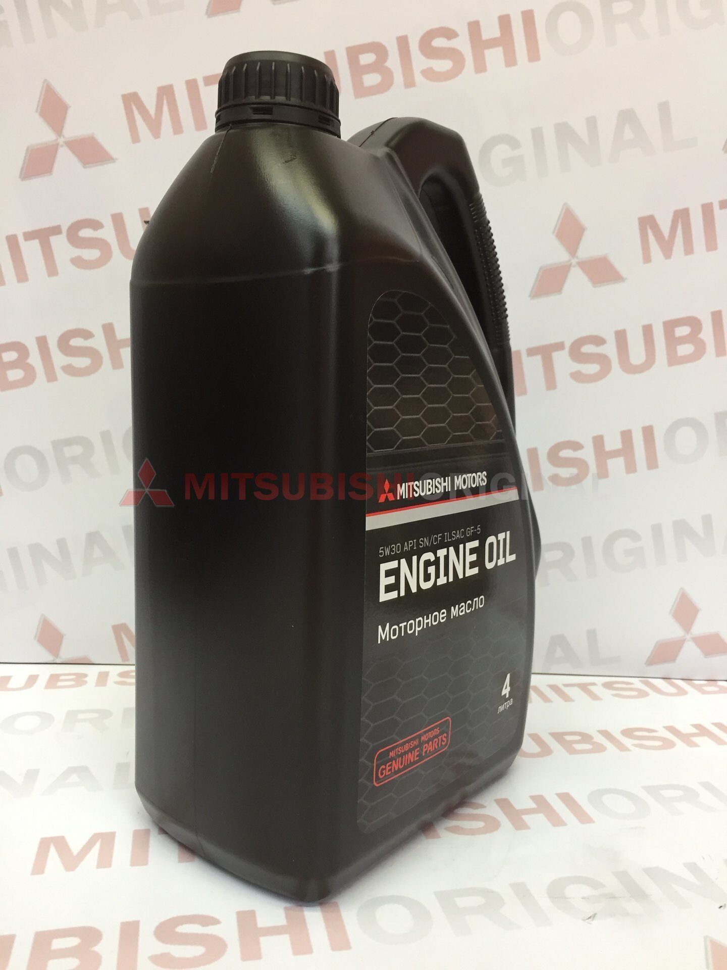 Мицубиси 0w20. Моторное масло Мицубиси 0-20. Масло свт Митсубиси. Мицубиси Кольт масло в двигатель.
